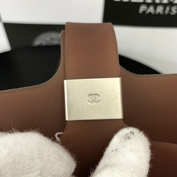 Chanel Logo Embossed Jelly tote - Picture 11 of 14